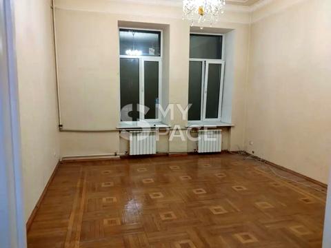 комерційна за адресою Мала Житомирська вул., 7