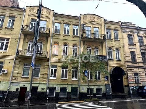 комерційна за адресою Мала Житомирська вул., 7