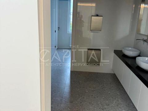 комерційна за адресою Хрещатик вул., 18