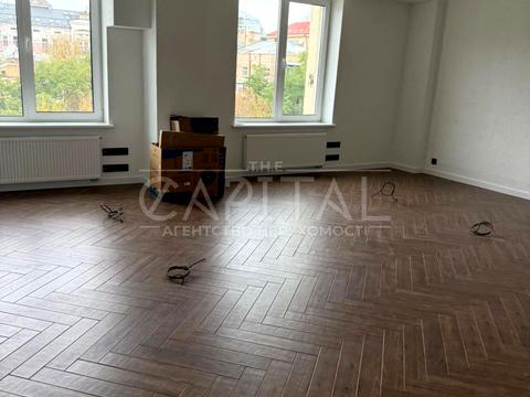 комерційна за адресою Хрещатик вул., 18