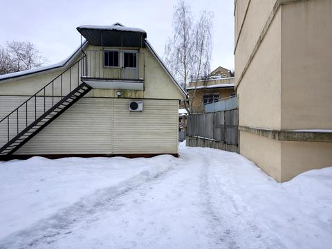 комерційна за адресою Нижньоюрківська вул., 39А