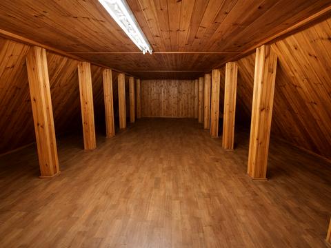 комерційна за адресою Нижньоюрківська вул., 39А