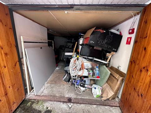 комерційна за адресою Нижньоюрківська вул., 39А