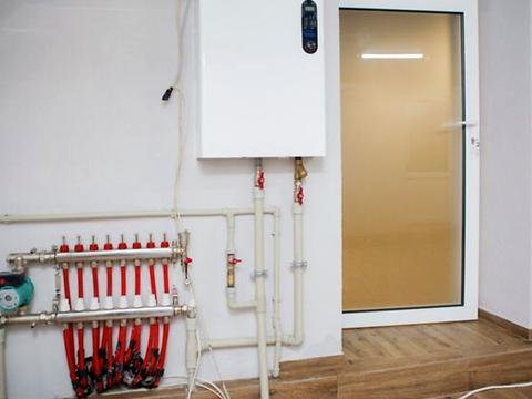 комерційна за адресою Праведників Світу вул., 45