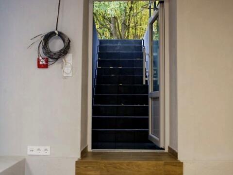 комерційна за адресою Праведників Світу вул., 45