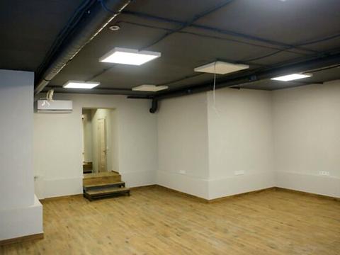 комерційна за адресою Праведників Світу вул., 45