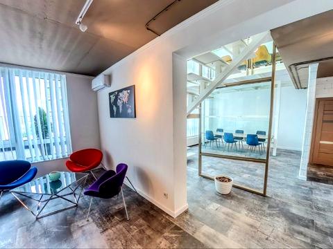 комерційна за адресою Зарічна вул., 6 к1