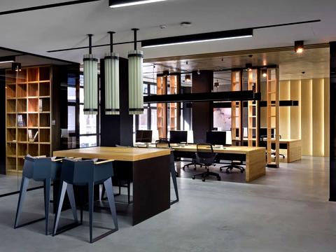 комерційна за адресою Євгена Коновальця вул. (Щорса), 36-В