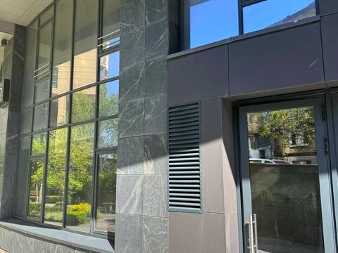 комерційна за адресою Буслівська вул., 12