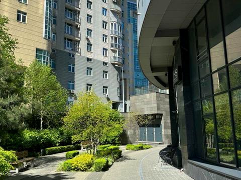 комерційна за адресою Буслівська вул., 12