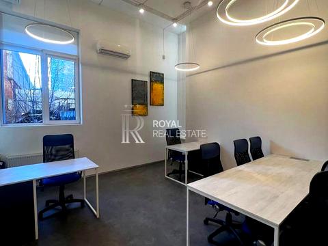 комерційна за адресою Сім'ї Стешенків вул. (Тимофія Строкача), 9а