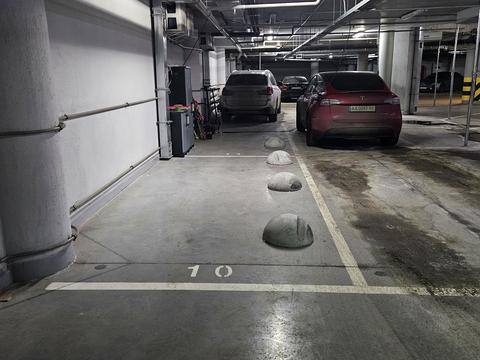 паркомісце за адресою Київ, Іоанна Павла II вул. (Патріса Лумумби), 6/1