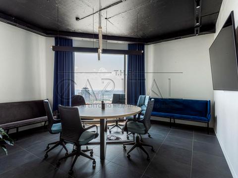 комерційна за адресою Кловський узвіз, 7a