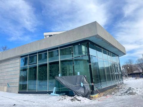 комерційна за адресою Центральна вул., 11