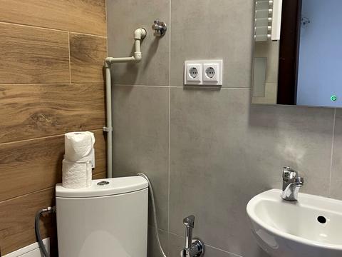 коммерческая по адресу Хлібна, 3 