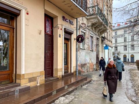 комерційна за адресою Львів, Князя Ярослава Осмомисла пл., 4