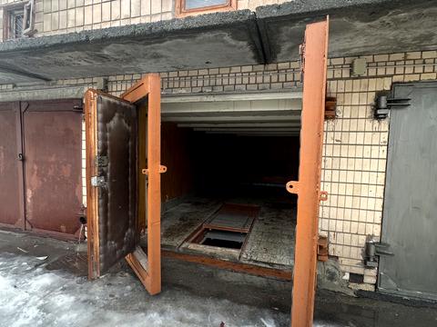 паркомісце за адресою Березняківська вул., 25