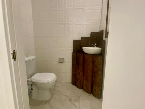 комерційна за адресою Дністровська вул., 2