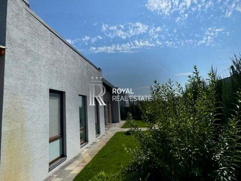 будинок за адресою Квітнева вул.