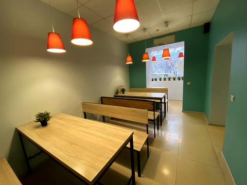 комерційна за адресою Анни Ахматової вул., 3