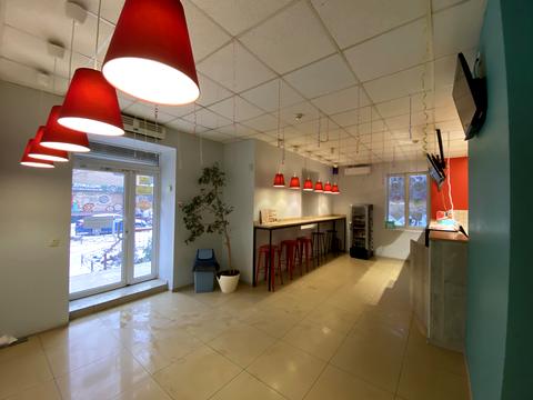 комерційна за адресою Анни Ахматової вул., 3