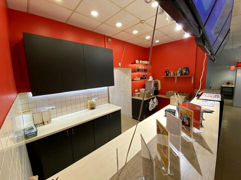 комерційна за адресою Анни Ахматової вул., 3