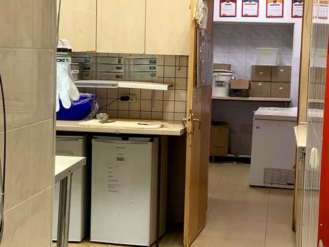 комерційна за адресою Анни Ахматової вул., 3