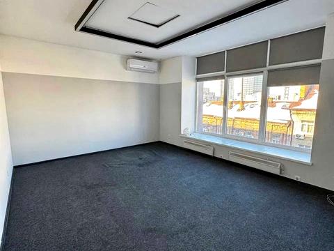 комерційна за адресою Барикадна вул., 7