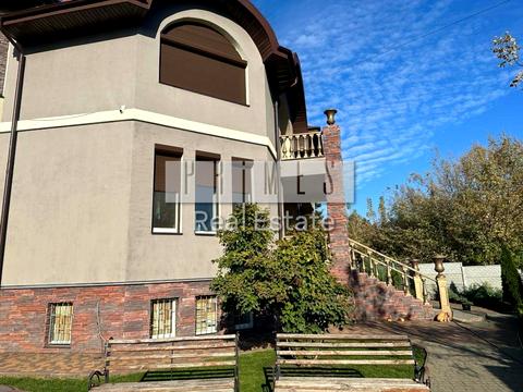 дом по адресу цетральна, 1