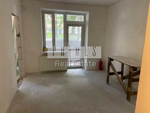 комерційна за адресою Київ, Салютна вул., 1-Б