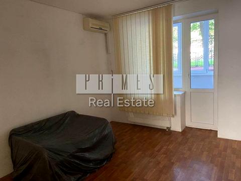 комерційна за адресою Київ, Салютна вул., 1-Б