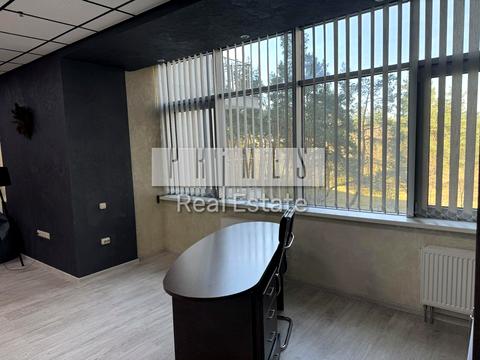 комерційна за адресою Дарницький бульв., 8-В