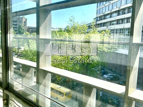 коммерческая по адресу Львівська площа, 8а