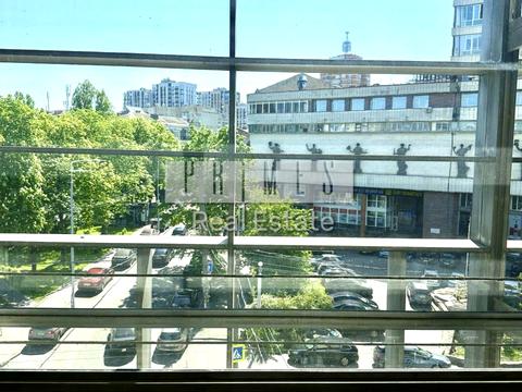 коммерческая по адресу Львівська площа, 8а