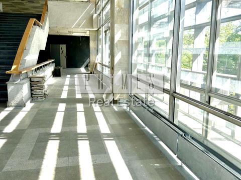 коммерческая по адресу Львівська площа, 8а