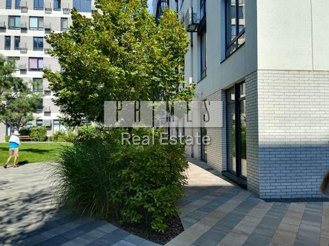 комерційна за адресою Київ, Салютна вул., 2б