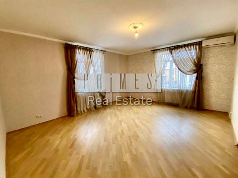 будинок за адресою Василя Сухомлинського вул.