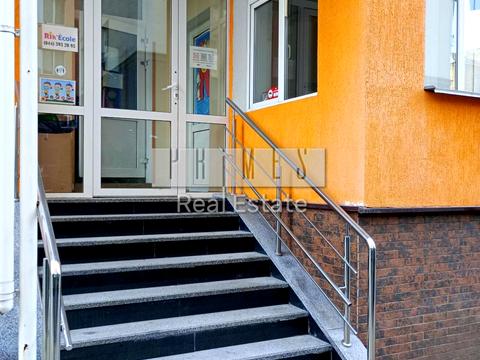 комерційна за адресою Борщагівська вул., 204 к2