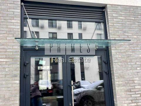 комерційна за адресою Салютна вул., 2б