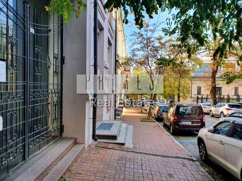 комерційна за адресою Софіївська пл., 12