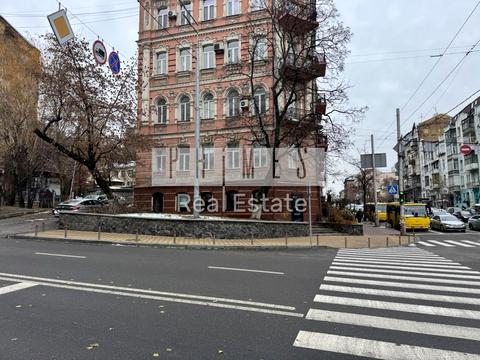 комерційна за адресою Київ, Саксаганського вул., 84/86