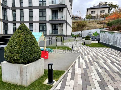 комерційна за адресою Солом'янська пл., 17а