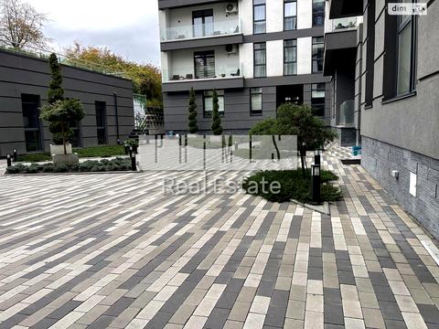 комерційна за адресою Солом'янська пл., 17а