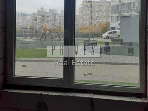 комерційна за адресою Ревуцького вул., 40-В