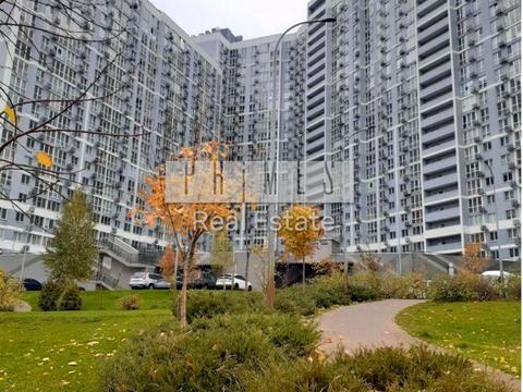 комерційна за адресою Ревуцького вул., 40-В