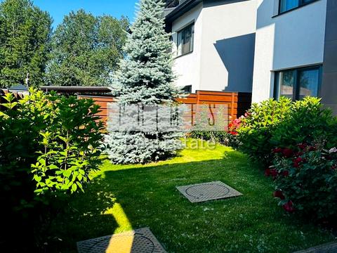 будинок за адресою Лютнева вул.