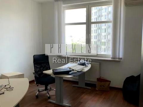 коммерческая по адресу Коновальця Євгена, 32