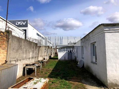 комерційна за адресою Івана Дзюби вул. (Сім'ї Сосніних), 9