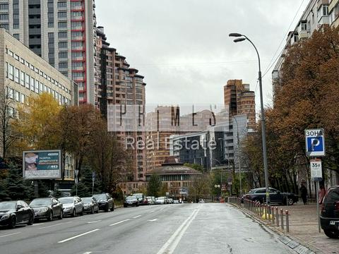 коммерческая по адресу Коновальця Євгена, 36д