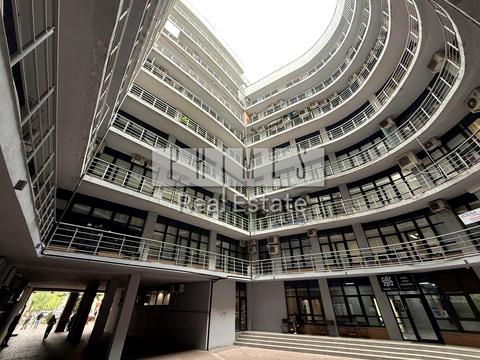 коммерческая по адресу Коновальця Євгена, 36д